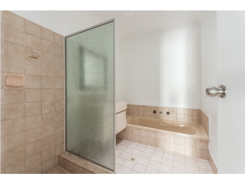 6 Challenger Drive, Thornlie WA 6108