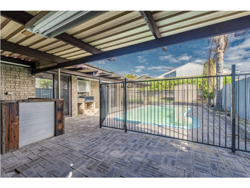 6 Challenger Drive, Thornlie WA 6108