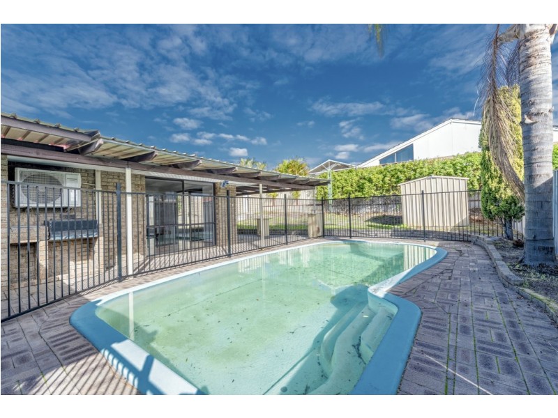 6 Challenger Drive, Thornlie WA 6108