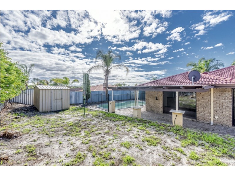 6 Challenger Drive, Thornlie WA 6108