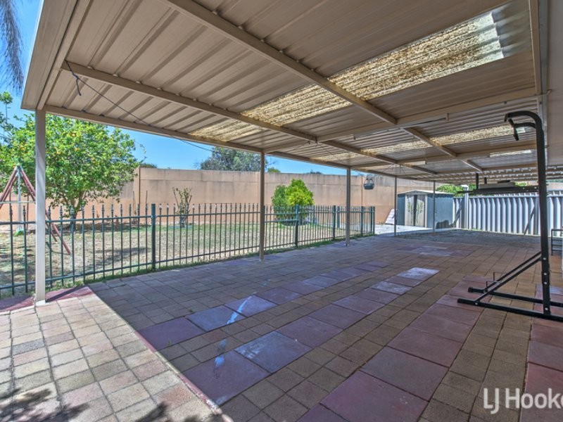 8 Bush Close, Beckenham WA 6107
