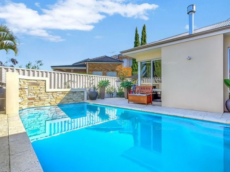 4 Arrowgrass Road, Canning Vale WA 6155