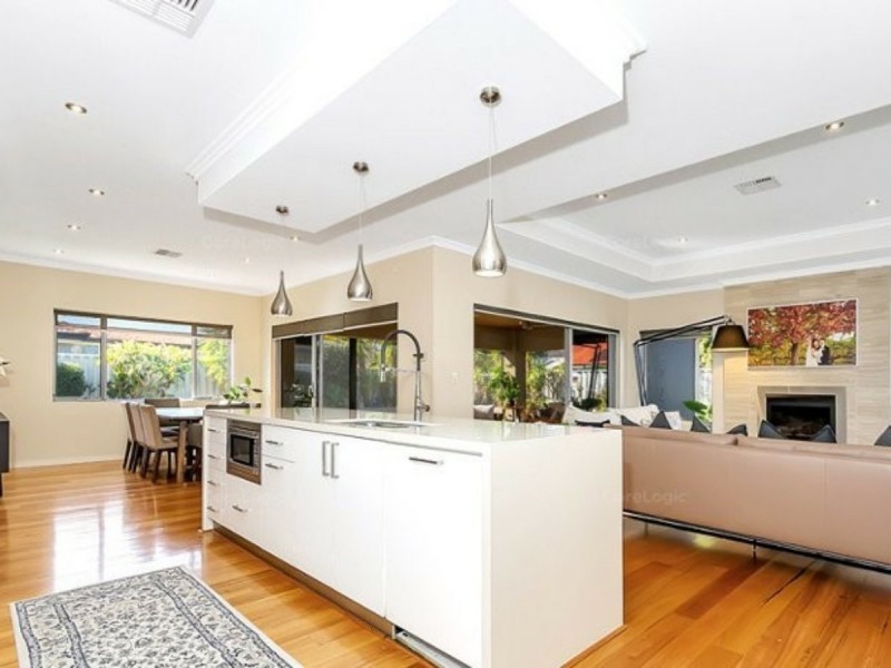 4 Arrowgrass Road, Canning Vale WA 6155