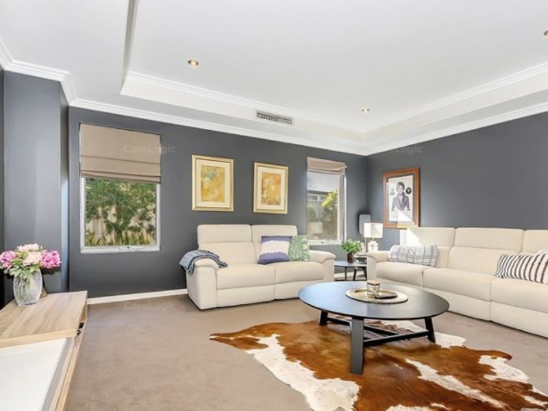 4 Arrowgrass Road, Canning Vale WA 6155