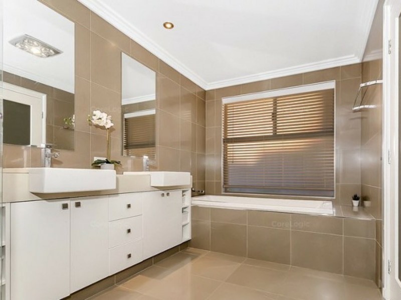 4 Arrowgrass Road, Canning Vale WA 6155