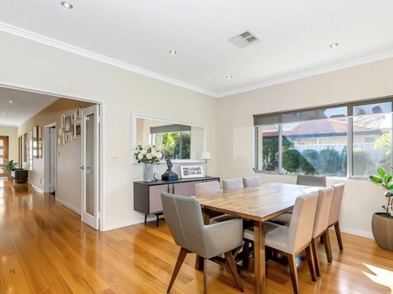 4 Arrowgrass Road, Canning Vale WA 6155