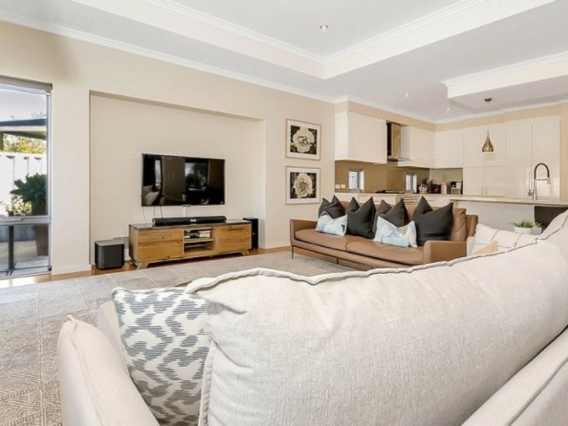 4 Arrowgrass Road, Canning Vale WA 6155