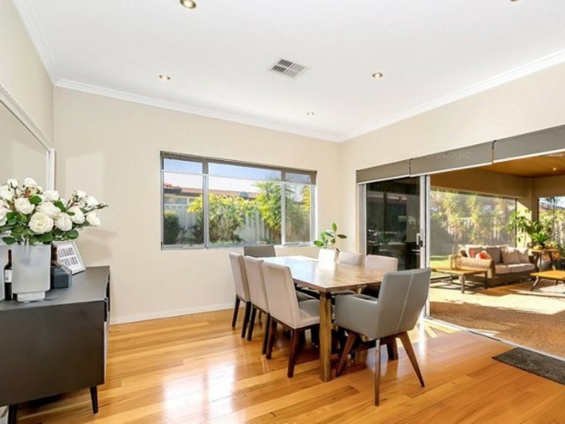 4 Arrowgrass Road, Canning Vale WA 6155