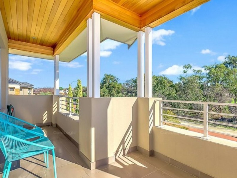 4 Arrowgrass Road, Canning Vale WA 6155