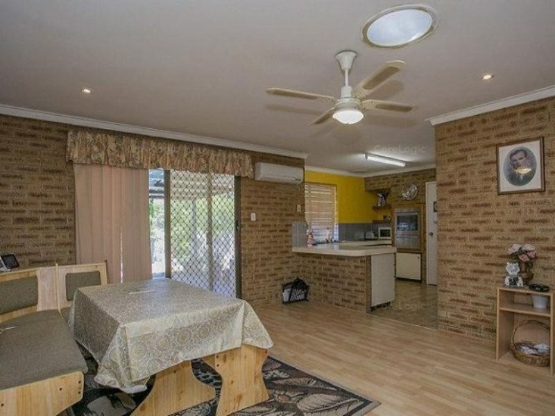 4B Bremer Place, Thornlie WA 6108