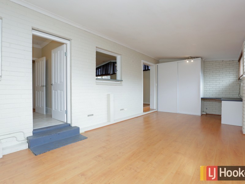 6 Coops Avenue, Thornlie WA 6108