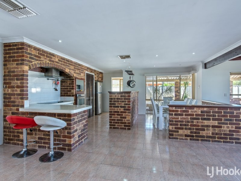 17 Chesterton Drive, Thornlie WA 6108