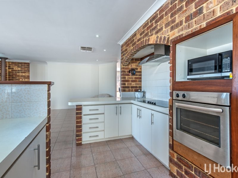 17 Chesterton Drive, Thornlie WA 6108