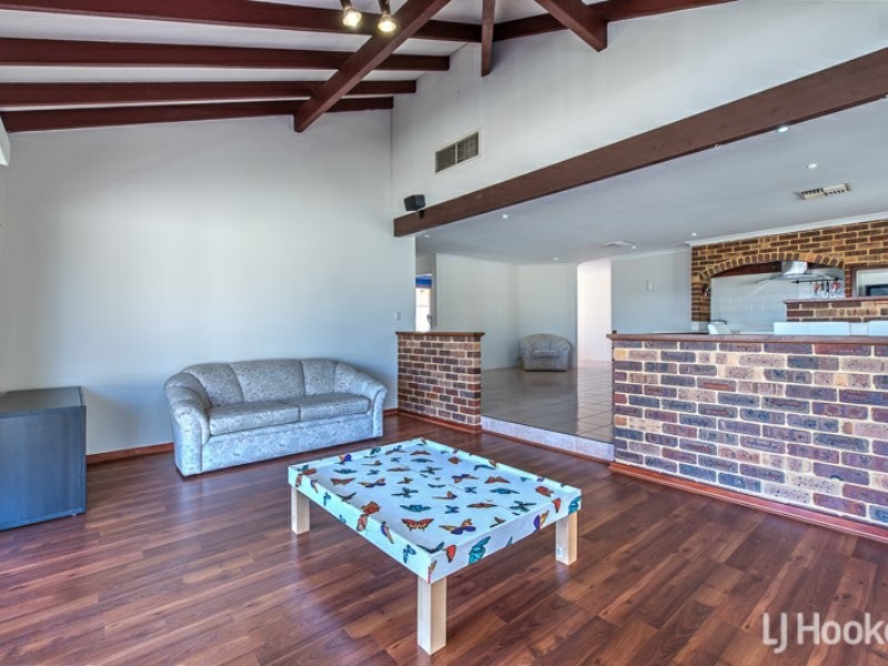 17 Chesterton Drive, Thornlie WA 6108