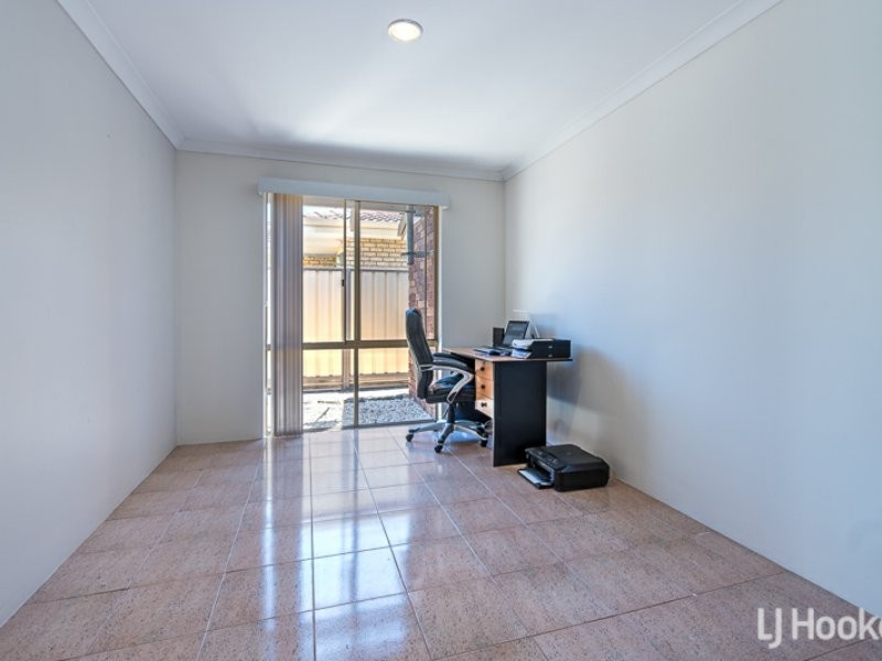 17 Chesterton Drive, Thornlie WA 6108