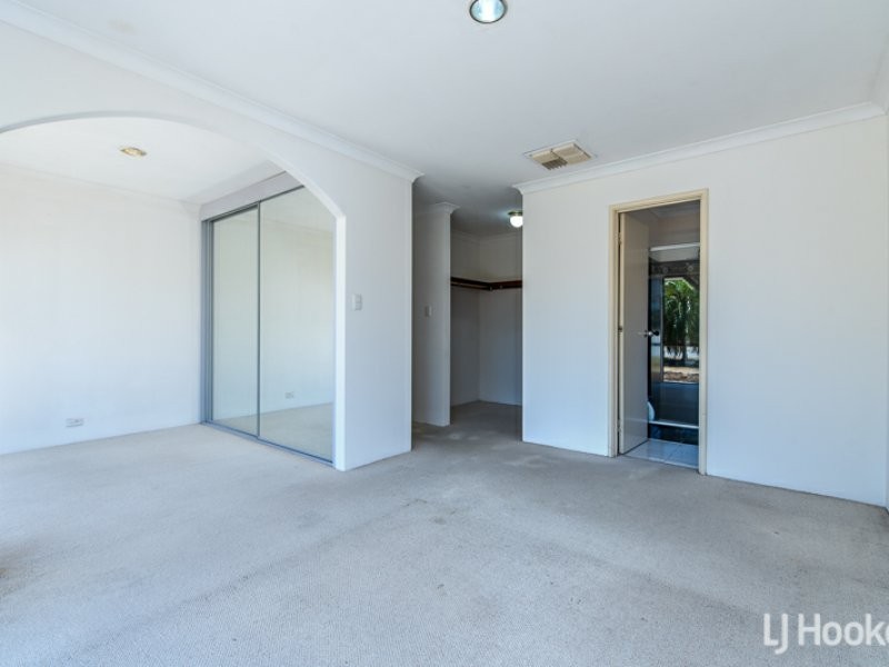 17 Chesterton Drive, Thornlie WA 6108