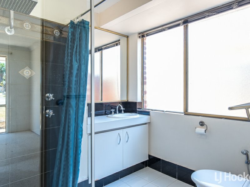 17 Chesterton Drive, Thornlie WA 6108