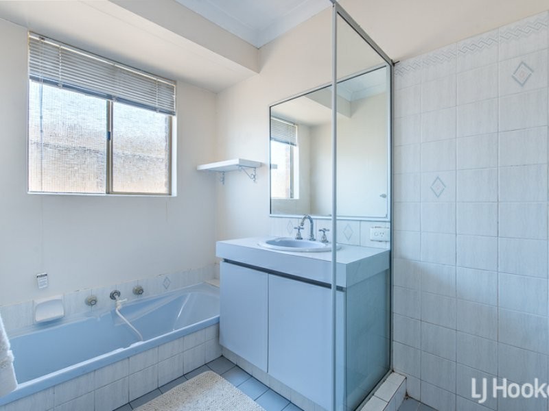 17 Chesterton Drive, Thornlie WA 6108