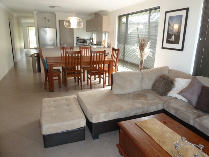 91 Kawana Ave, Maddington WA 6109