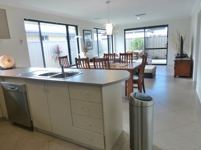 91 Kawana Ave, Maddington WA 6109