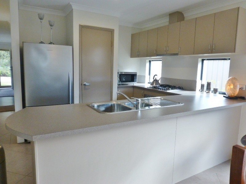 91 Kawana Ave, Maddington WA 6109