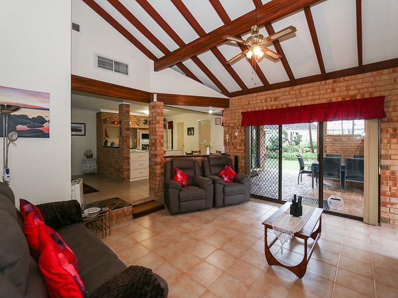 7 Crown Court, Thornlie WA 6108