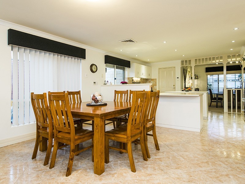 16 Rufford Lane, Canning Vale WA 6155