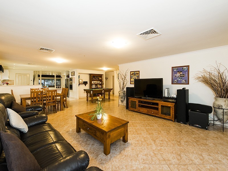 16 Rufford Lane, Canning Vale WA 6155