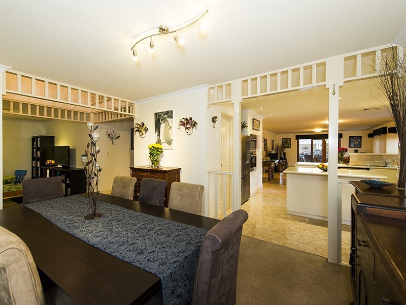 16 Rufford Lane, Canning Vale WA 6155