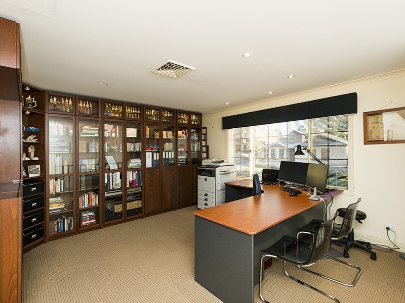 16 Rufford Lane, Canning Vale WA 6155