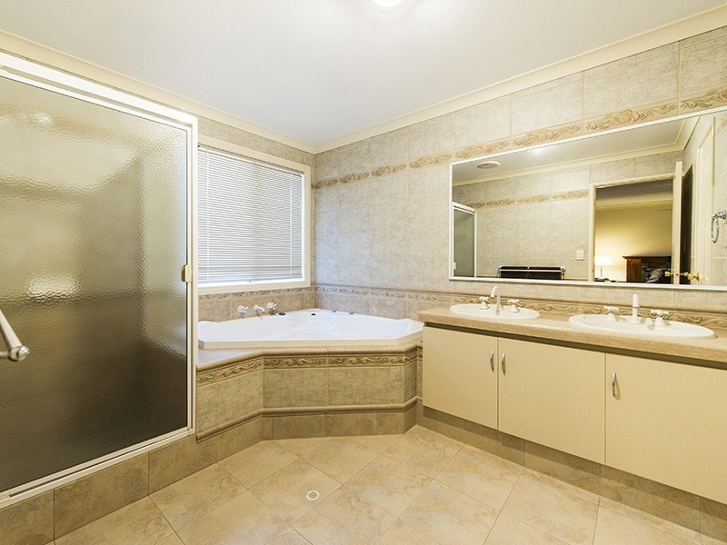 16 Rufford Lane, Canning Vale WA 6155