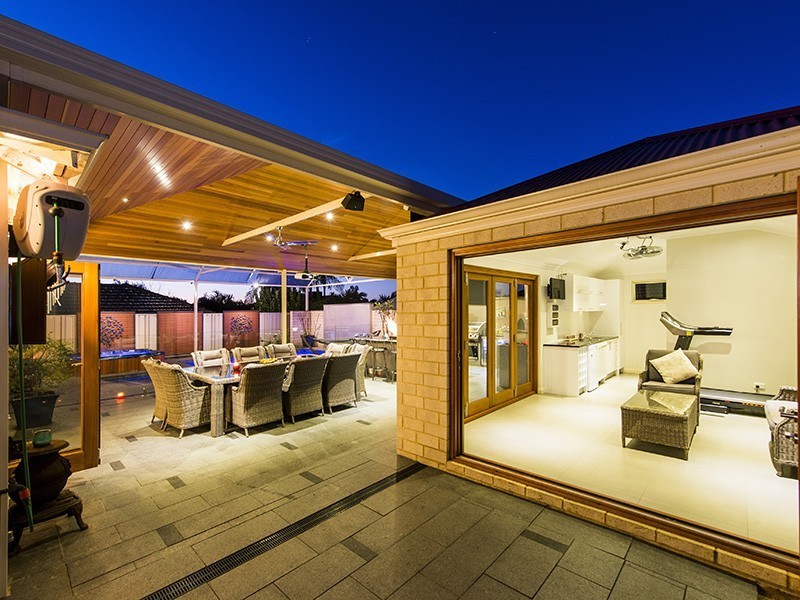 16 Rufford Lane, Canning Vale WA 6155