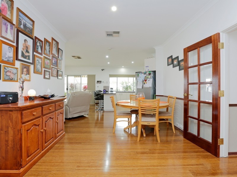 24 Hollyoak Place, Thornlie WA 6108