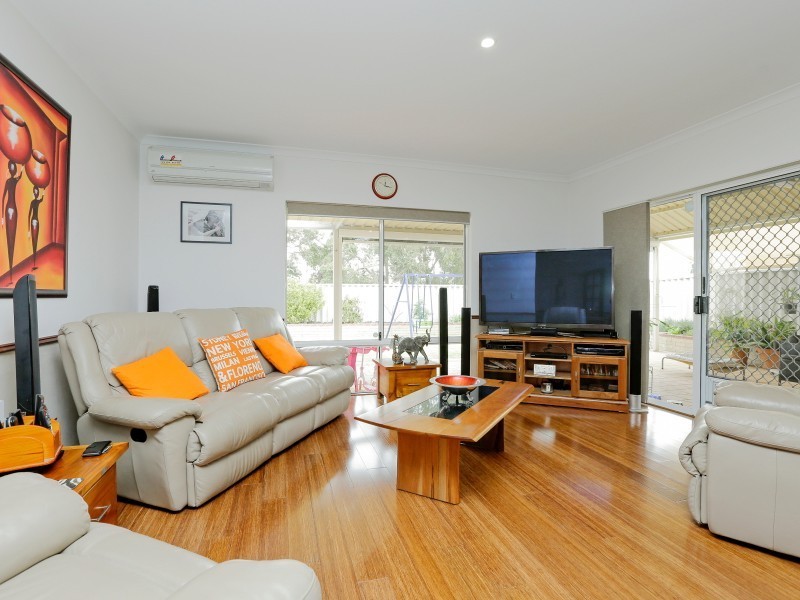 24 Hollyoak Place, Thornlie WA 6108