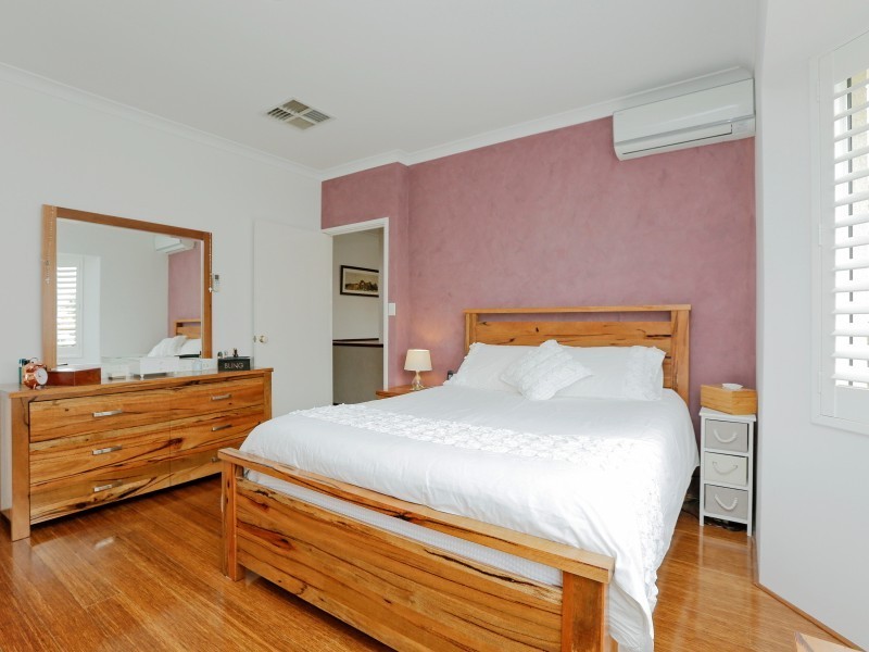 24 Hollyoak Place, Thornlie WA 6108