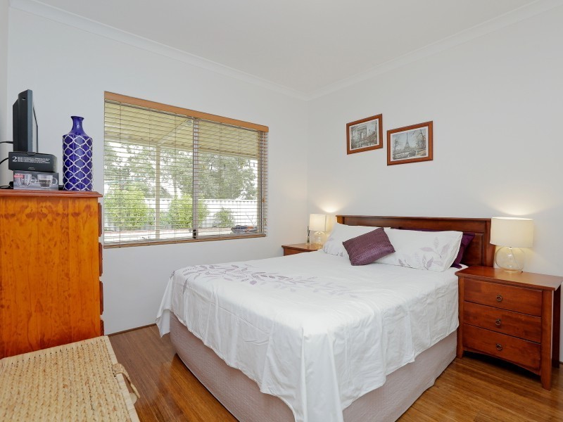 24 Hollyoak Place, Thornlie WA 6108