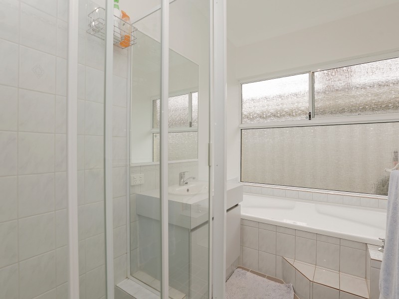 24 Hollyoak Place, Thornlie WA 6108