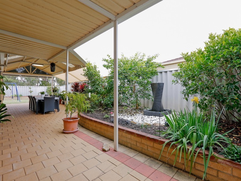24 Hollyoak Place, Thornlie WA 6108