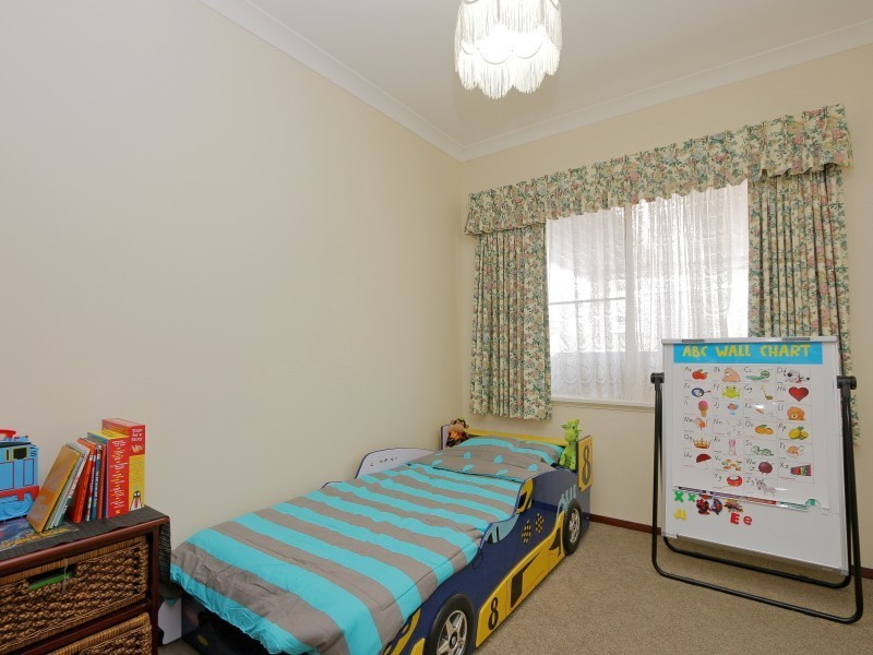 70 Harpenden Street, Huntingdale WA 6110