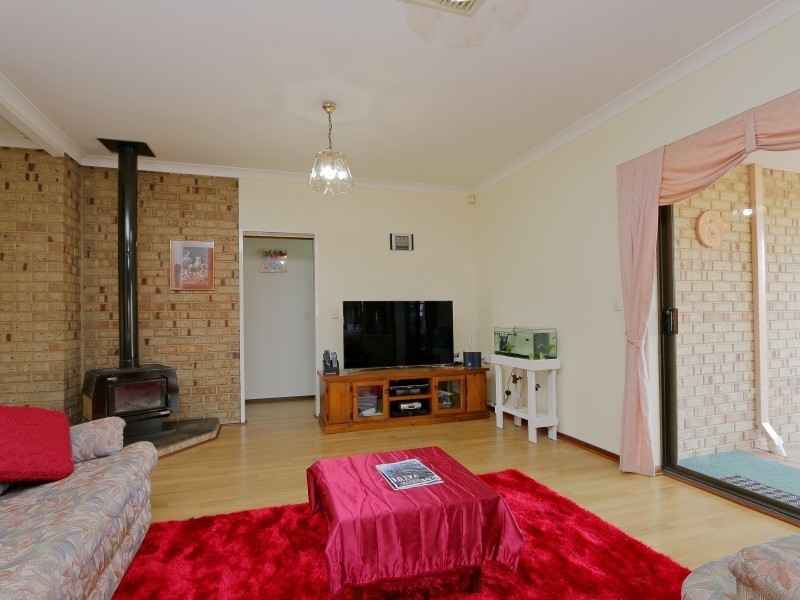 70 Harpenden Street, Huntingdale WA 6110