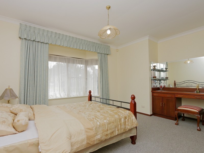 70 Harpenden Street, Huntingdale WA 6110