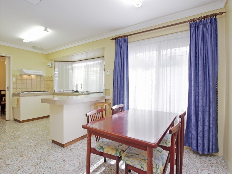 14 McNamara Drive, Thornlie WA 6108