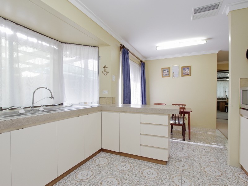 14 McNamara Drive, Thornlie WA 6108