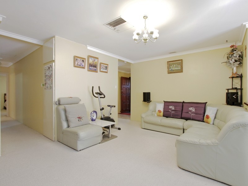 14 McNamara Drive, Thornlie WA 6108
