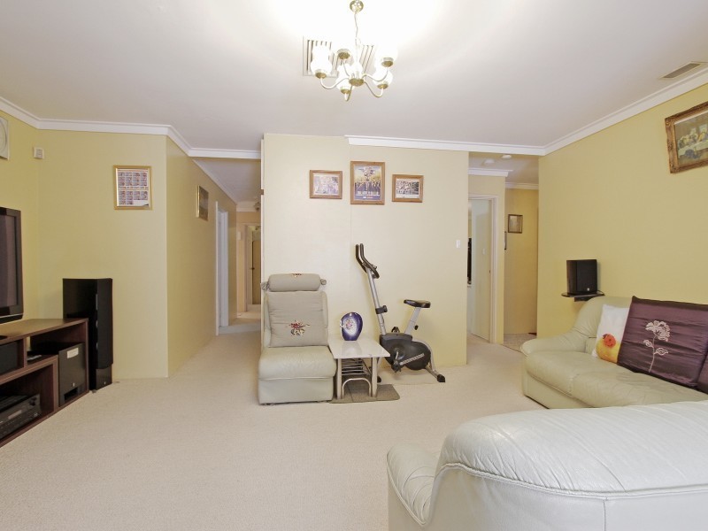 14 McNamara Drive, Thornlie WA 6108