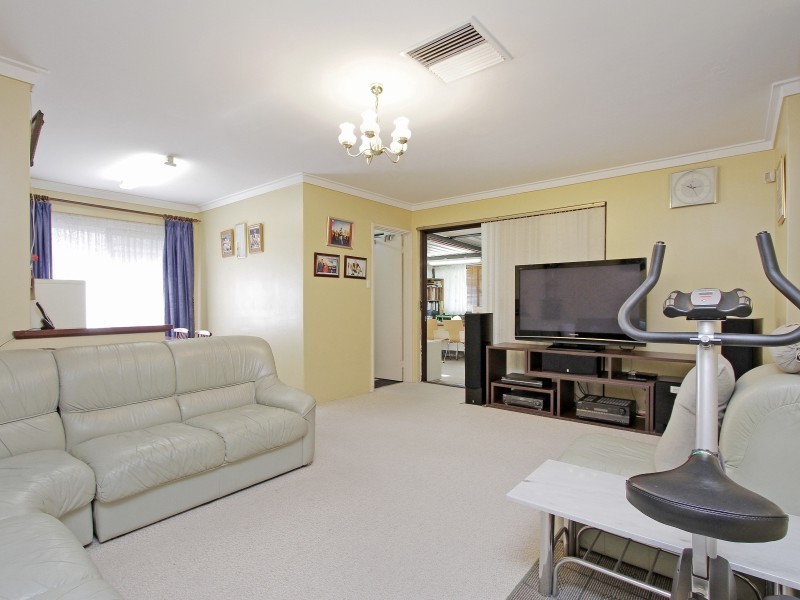 14 McNamara Drive, Thornlie WA 6108