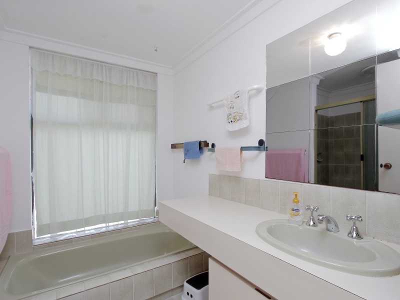 14 McNamara Drive, Thornlie WA 6108
