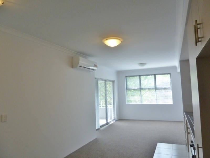 Unit 4 11 Debenham Street, Thornlie WA 6108