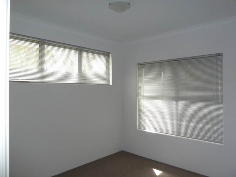 Unit 4 11 Debenham Street, Thornlie WA 6108