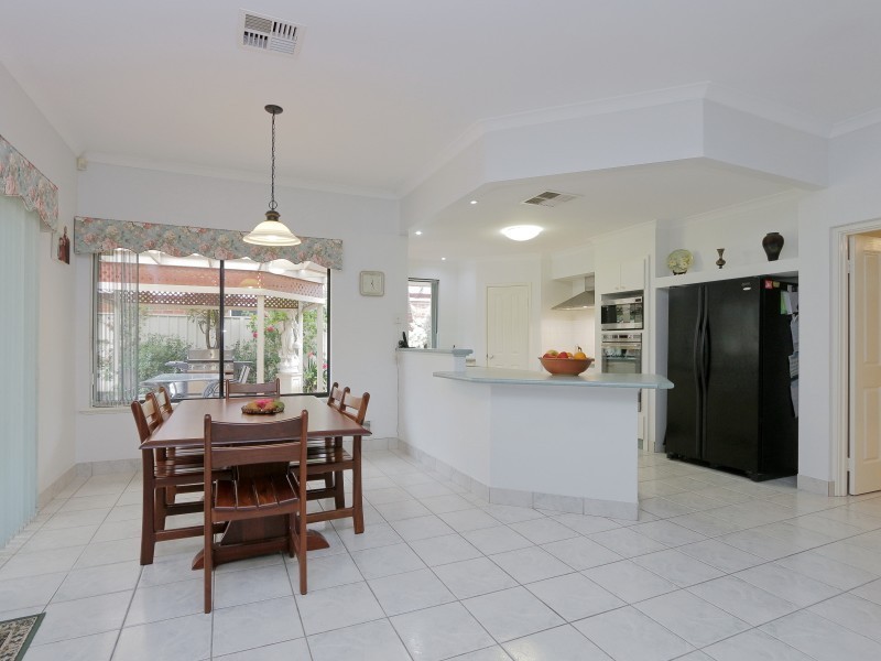 25 Sandringham Promenade, Canning Vale WA 6155